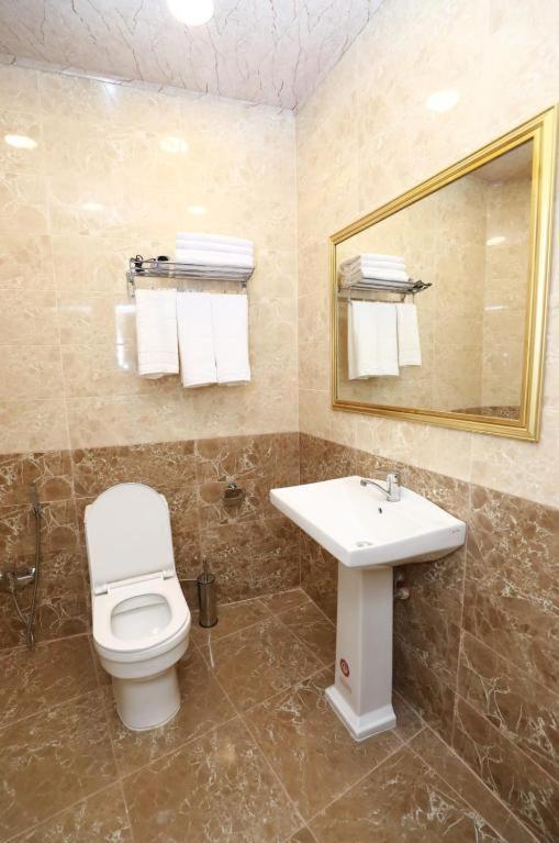 London Hotel And Guest House Баку Экстерьер фото