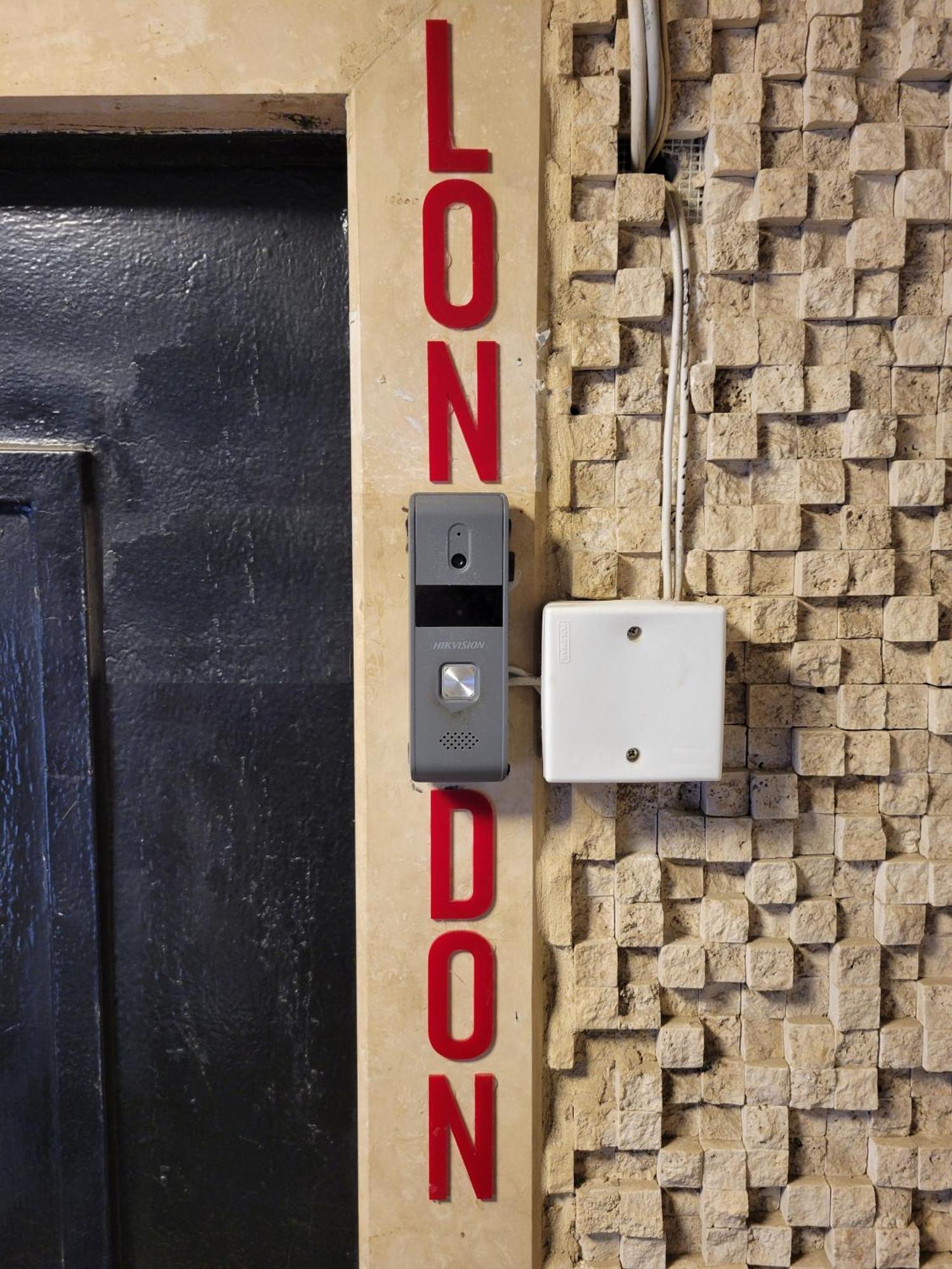 London Hotel And Guest House Баку Экстерьер фото